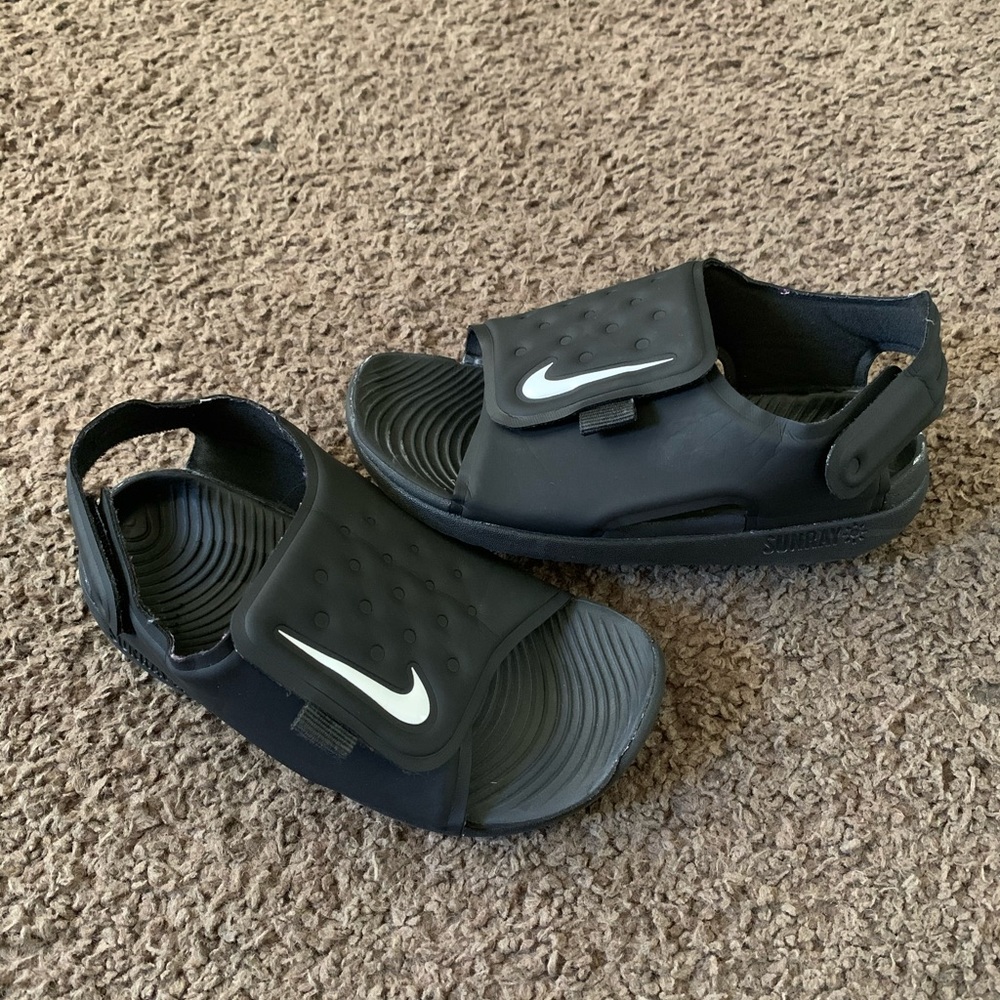 Nike sandals size 9